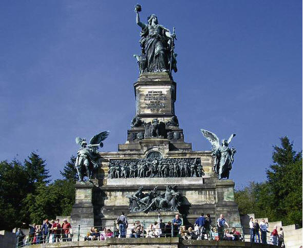 Foto: Heute ein reines Ausflugsziel: Immer wieder forderten Linke den Abri des patriotischen Monuments.