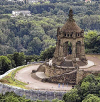 Nach der Sanierung rechnen Insider mit bis zu 400 000 Besuchern im Jahr am Kaiser-Wilhelm-Denkmal. Schon jetzt sind es rund 150 000 Besucher jhrlich. Luftfoto: Edwin Dodd