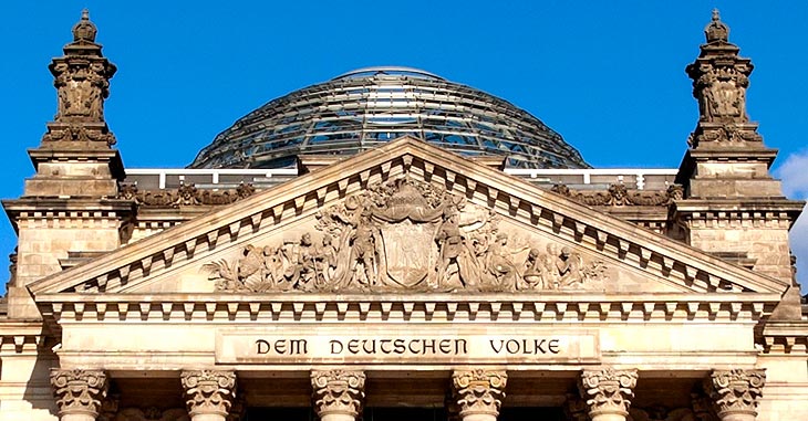 Der Eingang zum Reichstagsgebude in Berlin (heute Sitz des Bundestages) - Bild zum Vergrern anklicken!