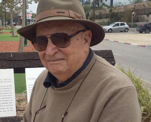 Stanisław Aronson am Jan-Karski-Platz im Norden von Tel Aviv (Martin Sander)